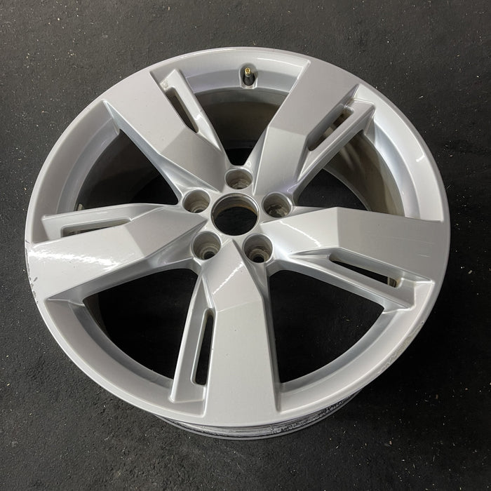 19" AUDI Q5 18 19x8 , , slotted spoke Original OEM Wheel Rim - Close-Up Detail