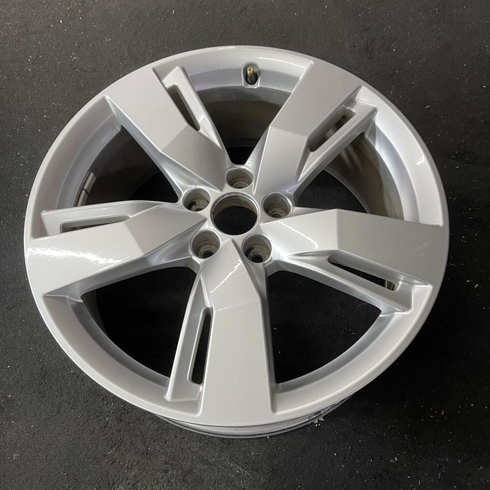 19" AUDI Q5 18 19x8 , , slotted spoke Original OEM Wheel Rim - Close-Up Detail