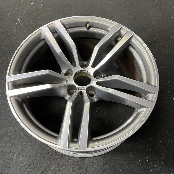 19" BMW X6 15-19 19x9 , , double spoke, 18mm offset Original OEM Wheel Rim - Close-Up Detail