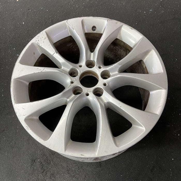 19" BMW X5 14-18 19x9 , 5 spoke, V spoke, wide spoke Original OEM Wheel Rim - Close-Up Detail