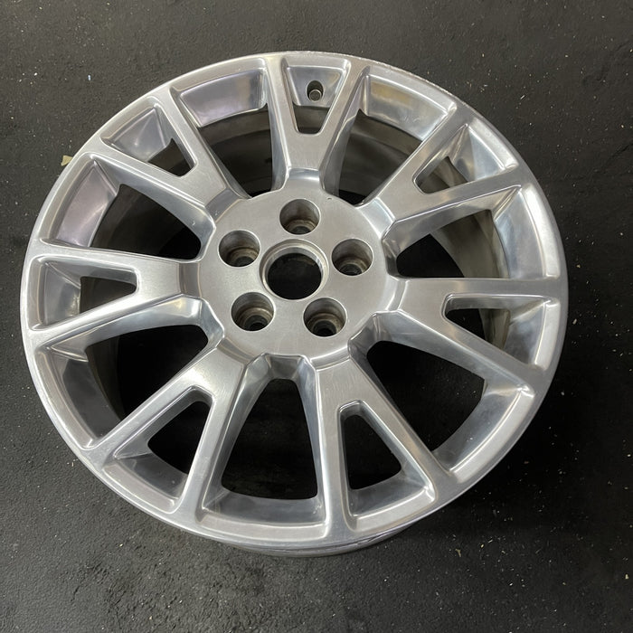 19" CTS 10 19x8.5 , Original OEM Wheel Rim - Close-Up Detail
