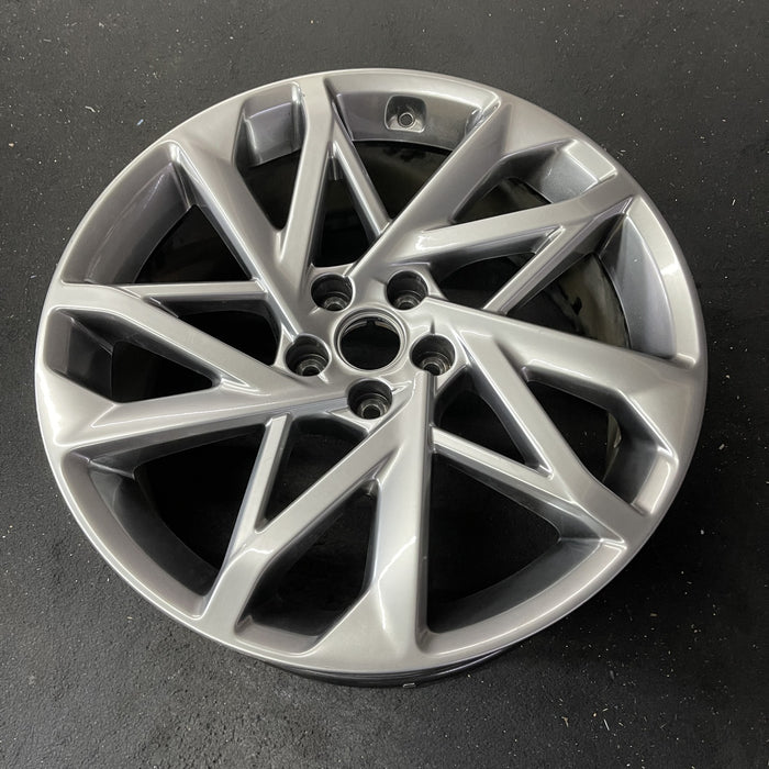 20" GV60 23-24 20x8.5 Original OEM Wheel Rim - Close-Up Detail