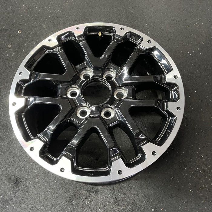 18" SEQUOIA 23-24 18x7.5, 6 double spoke, black Original OEM Wheel Rim - Close-Up Detail