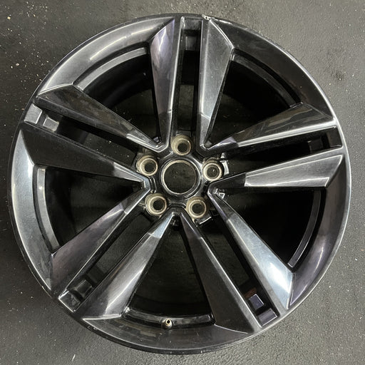 19" MUSTANG 15 19x9 , 10 spoke, 5 split spokes Original OEM Wheel Rim - Angle View