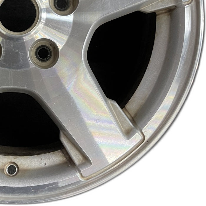 17" GRAND CHEROKEE 05 17x7.5 Limited machined w/o inlay at end of spokes - Close-Up Detail