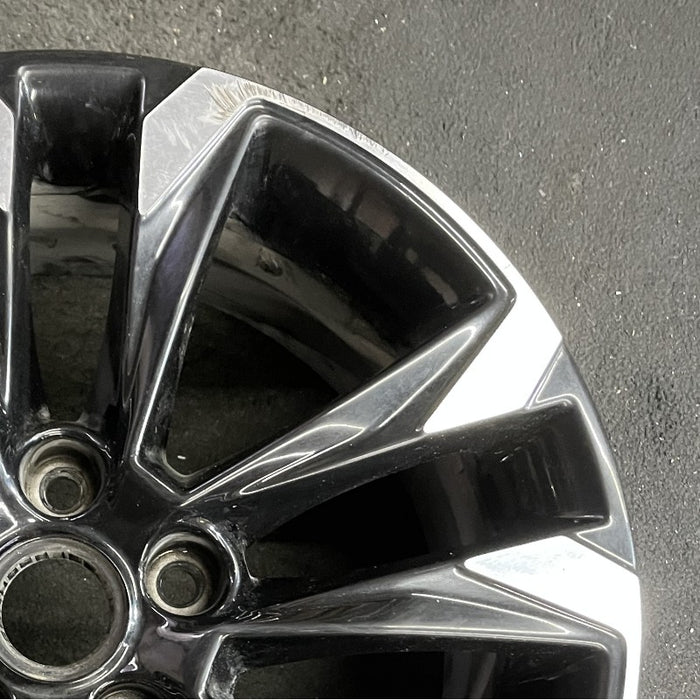 17" TRAILBLAZER 21-23 17x7.5 5 double spoke gloss black opt Q6V Original OEM - Close-Up Detail