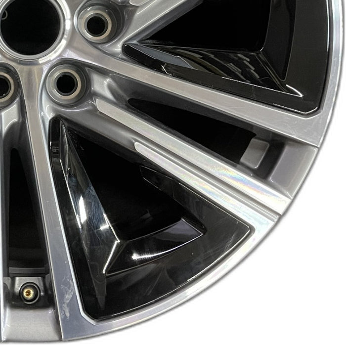 20" LYRIQ 23 20x9 opt NZN Original OEM Wheel Rim - Close-Up Detail
