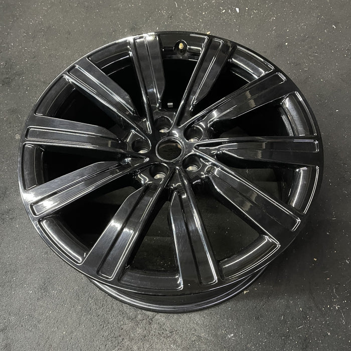 22" RANGE ROVER 22 , 22x9.5, 10 spoke, gloss black Original OEM Wheel Rim - Close-Up Detail