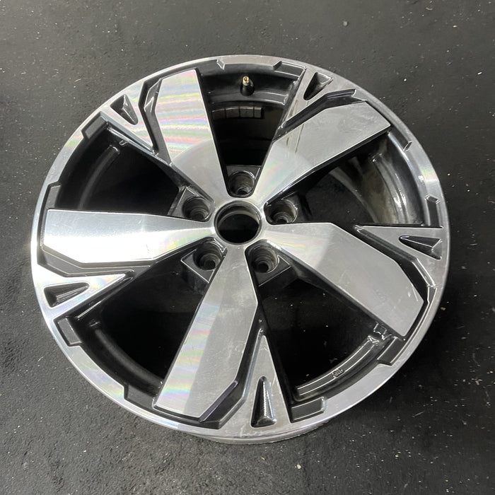 18" FORESTER 19 18x7 , w/machined face, 5 spoke Original OEM Wheel Rim - Close-Up Detail