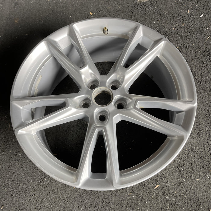 20" CAMARO 19-24 20x8.5, 5 split spoke, silver Original OEM Wheel Rim - Close-Up Detail