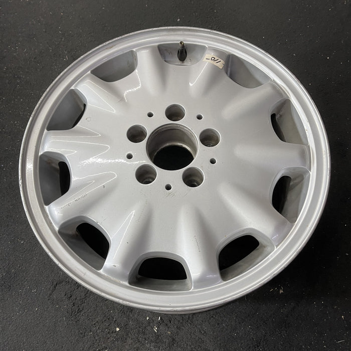 16" MERCEDES E-CLASS 95 124 Type; E300D, 16x7.5, Original OEM Wheel Rim - Close-Up Detail