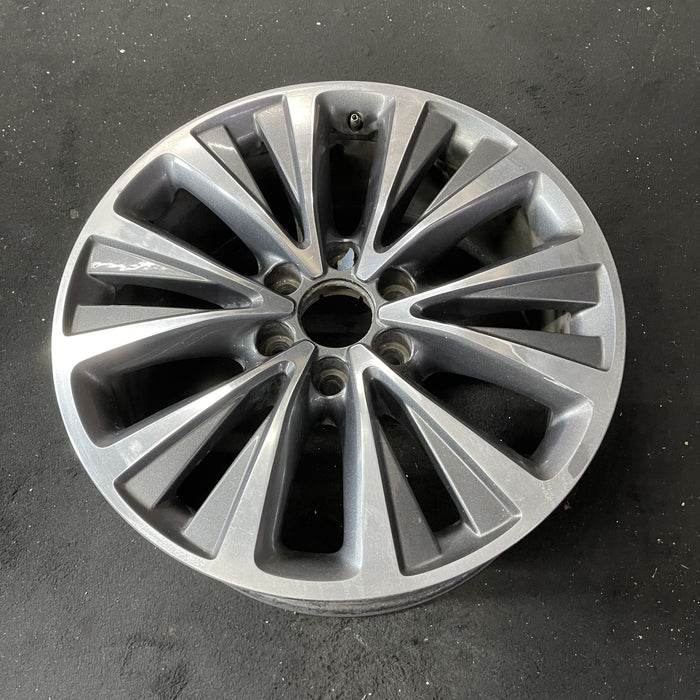 20" NAVIGATOR 15-17 20x8.5 , , machined face Original OEM Wheel Rim - Close-Up Detail