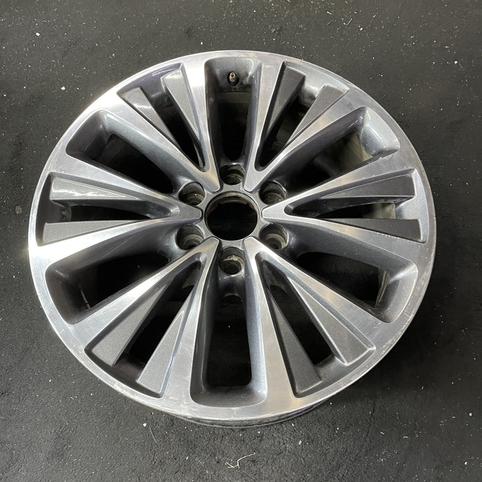 20" NAVIGATOR 15-17 20x8.5 , , machined face Original OEM Wheel Rim - Close-Up Detail