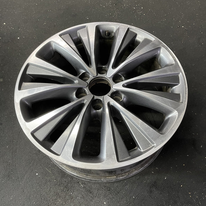 20" NAVIGATOR 15-17 20x8.5 , , machined face Original OEM Wheel Rim - Close-Up Detail