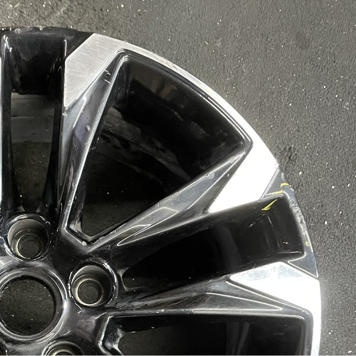 17" TRAILBLAZER 21-23 17x7.5 5 double spoke gloss black opt Q6V Original OEM - Close-Up Detail