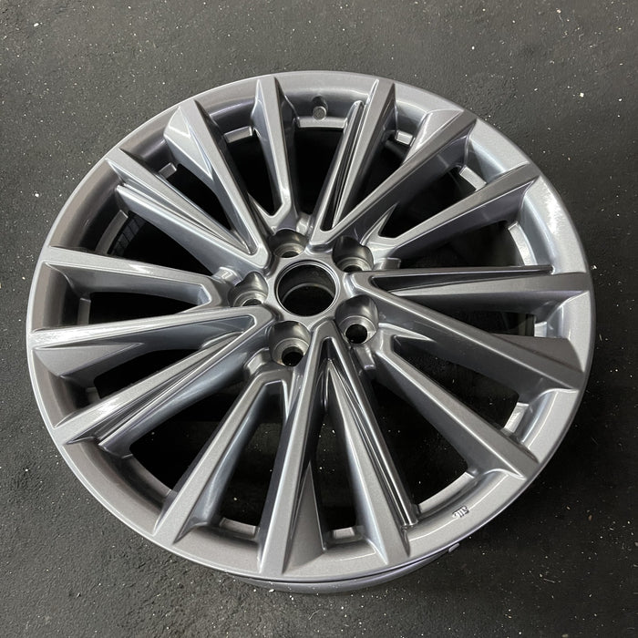 20" TX350 24 20x8, 15 spoke Original OEM Wheel Rim - Close-Up Detail