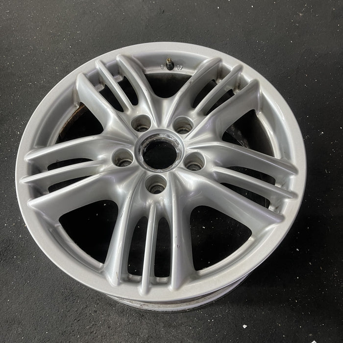 18" PORSCHE CAYENNE 08-10 18x8 , 5 triple spokes Original OEM Wheel Rim - Close-Up Detail
