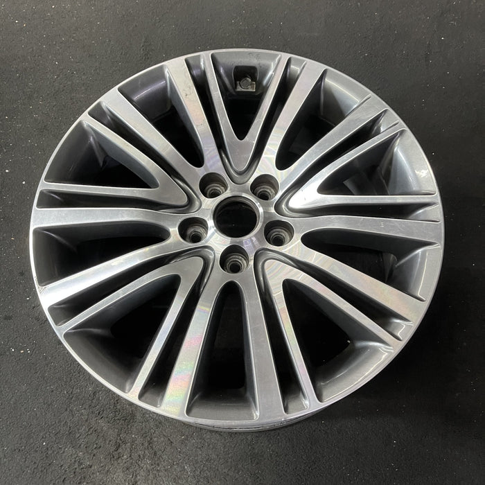 18" CADENZA 14-16 18x7.5 Original OEM Wheel Rim - Close-Up Detail