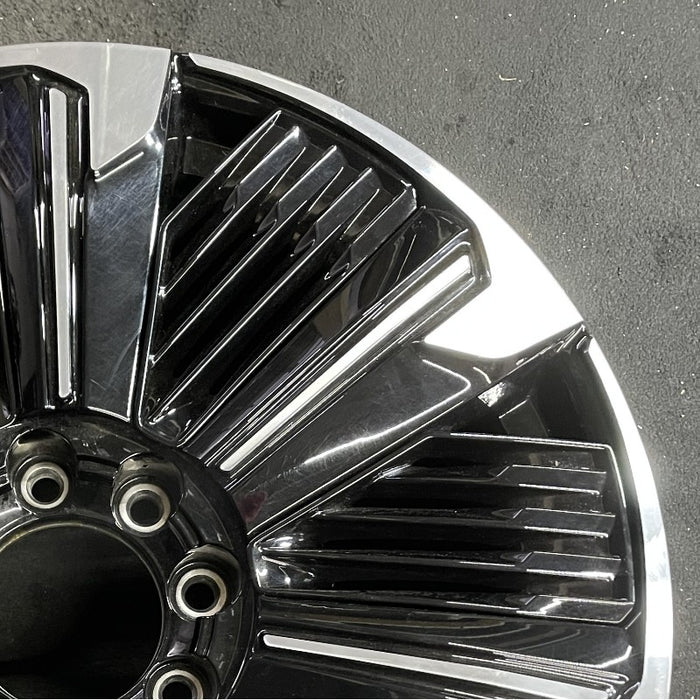 24" ESCALADE IQ 25 24x9 single spoke gloss black opt RDV Original OEM Wheel Rim - Close-Up Detail