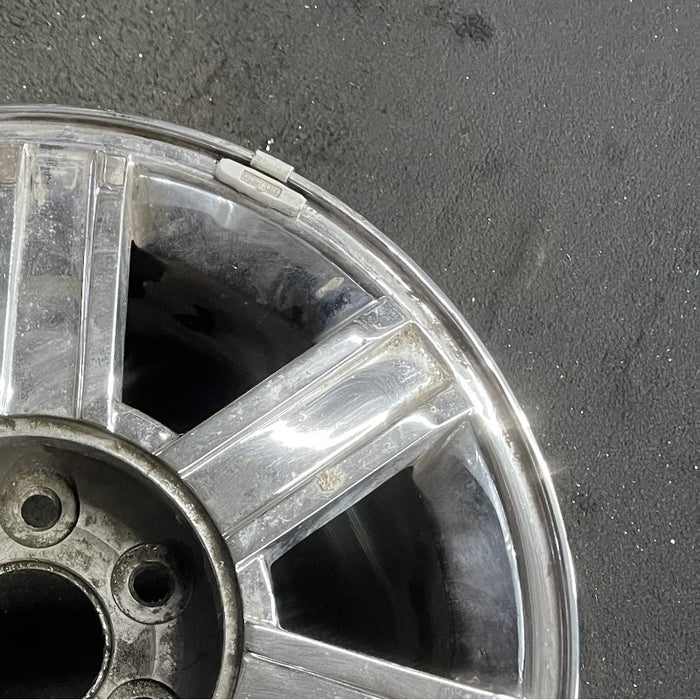 18" ESCALADE 07-09 18x8 7 spoke chrome finish opt PD5 Original OEM Wheel Rim - Close-Up Detail