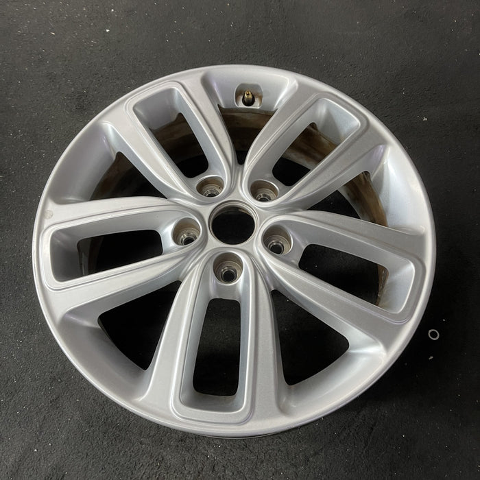17" SOUL 17-19 gasoline model, 17x6.5 Original OEM Wheel Rim - Close-Up Detail