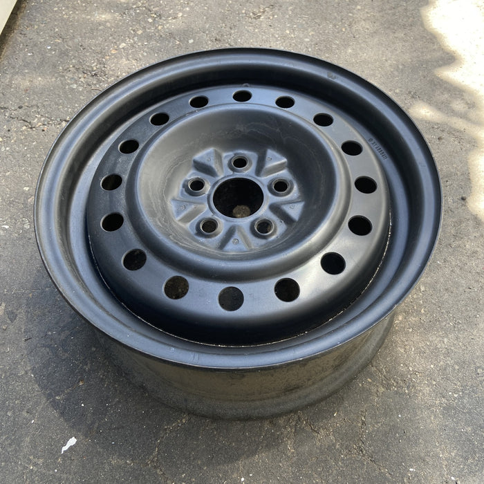 15" CIRRUS 95-00 15x6, steel Original OEM Wheel Rim - Close-Up Detail