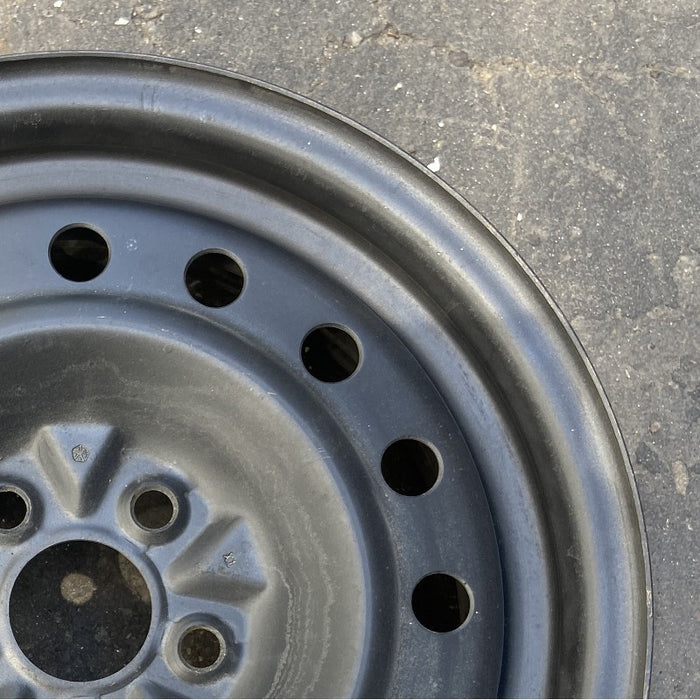 15" CIRRUS 95-00 15x6, steel Original OEM Wheel Rim - Close-Up Detail