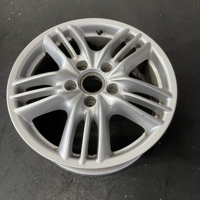 18" PORSCHE CAYENNE 08-10 18x8 , 5 triple spokes Original OEM Wheel Rim - Close-Up Detail