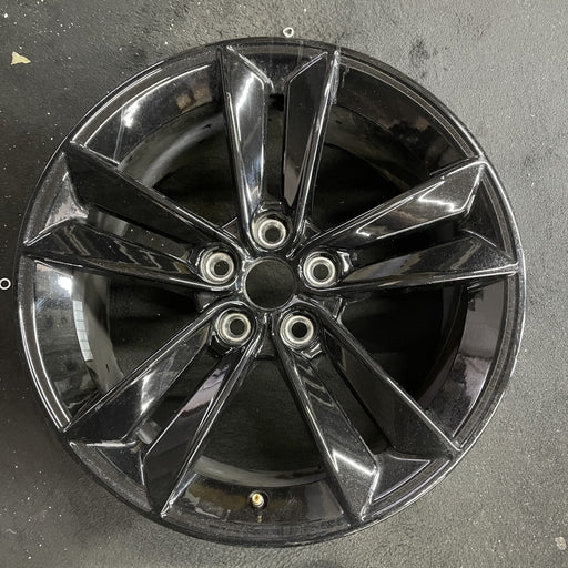 18" MUSTANG 24 18x8.5, Original OEM Wheel Rim - Angle View
