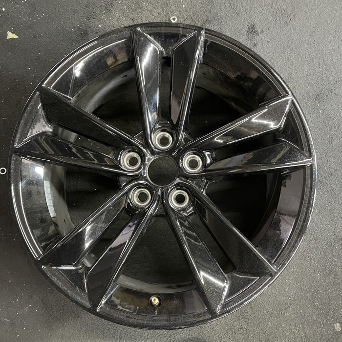 18" MUSTANG 24 18x8.5, Original OEM Wheel Rim - Angle View