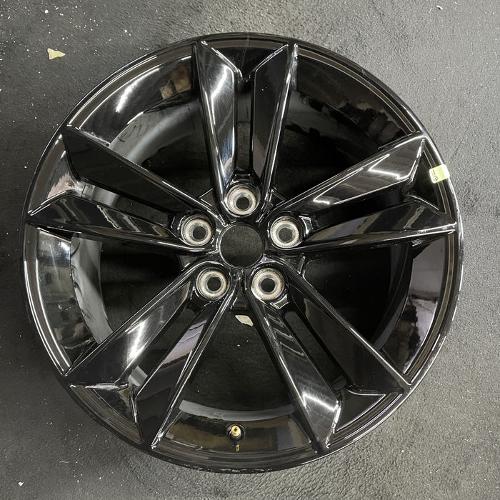 18" MUSTANG 24 18x8.5, Original OEM Wheel Rim - Angle View