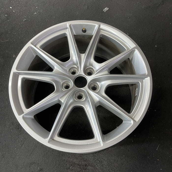 19" MUSTANG 24 19x8.5, , V spoke Original OEM Wheel Rim - Close-Up Detail