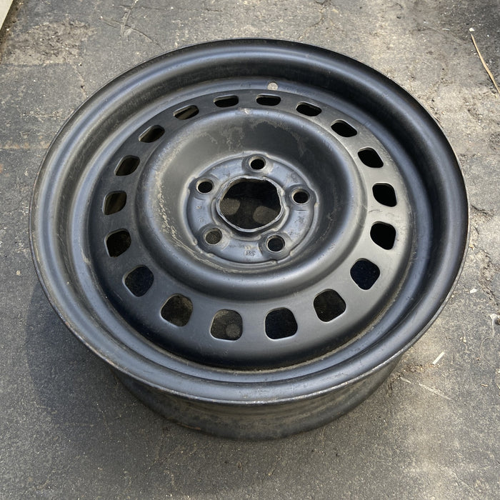 14" 6000 82 14x5.5, 18 hole Original OEM Wheel Rim - Close-Up Detail
