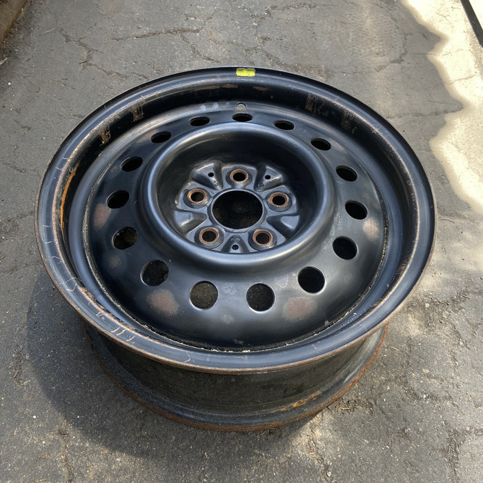 15" DAYTONA 91-93 15x6, steel Original OEM Wheel Rim - Close-Up Detail