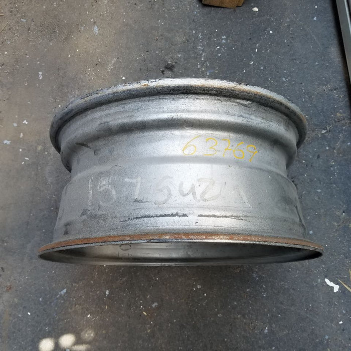 15" ISUZU AMIGO 98-99 15x6.5 smooth Original OEM Wheel Rim - Close-Up Detail