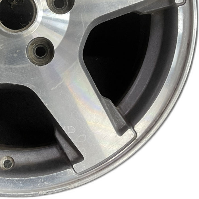 17" GRAND CHEROKEE 05 17x7.5 Limited machined w/ inlay at end of spokes - Close-Up Detail