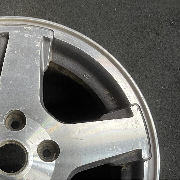 17" GRAND CHEROKEE 05 17x7.5 Limited machined w/ inlay at end of spokes - Close-Up Detail