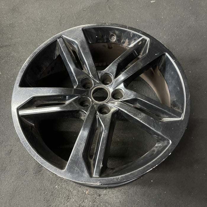 19" EVOQUE 12-13 , 19x8, 5 spoke Original OEM Wheel Rim - Close-Up Detail