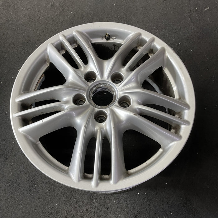 18" PORSCHE CAYENNE 08-10 18x8 , 5 triple spokes Original OEM Wheel Rim - Close-Up Detail