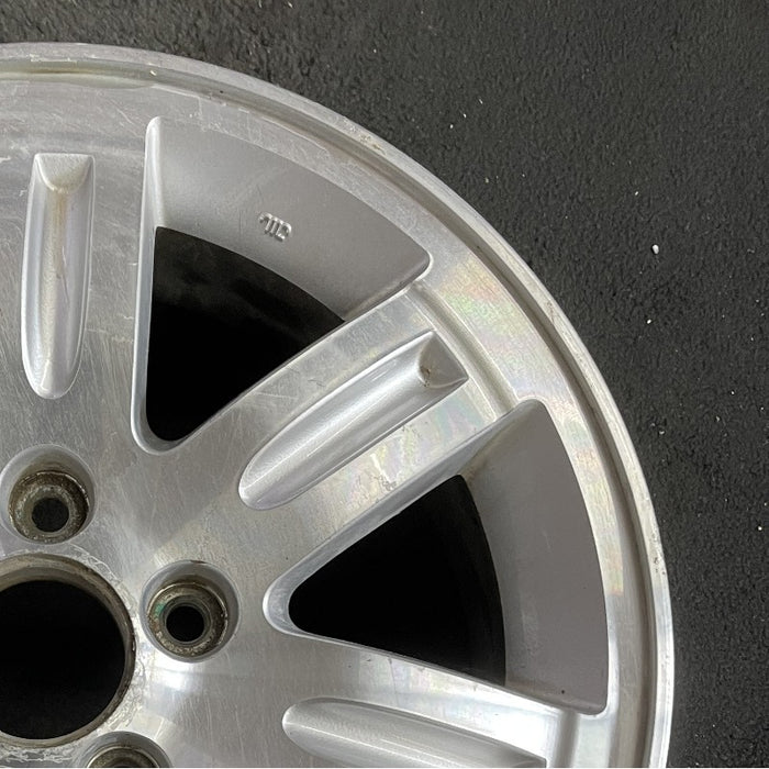 16" CR-V 05-06 16x6.5 alloy 7 spoke Original OEM Wheel Rim - Close-Up Detail