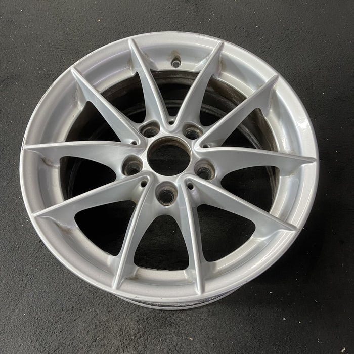 16" BMW 323i 08-11 16x7, alloy, 5 spoke, V spoke, narrow spoke Original OEM - Close-Up Detail