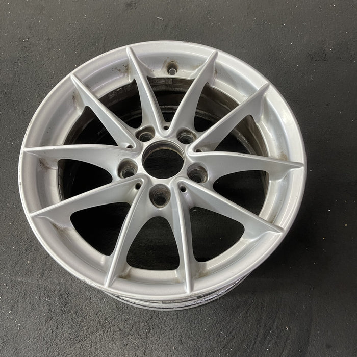 16" BMW 323i 08-11 16x7, alloy, 5 spoke, V spoke, narrow spoke Original OEM - Close-Up Detail