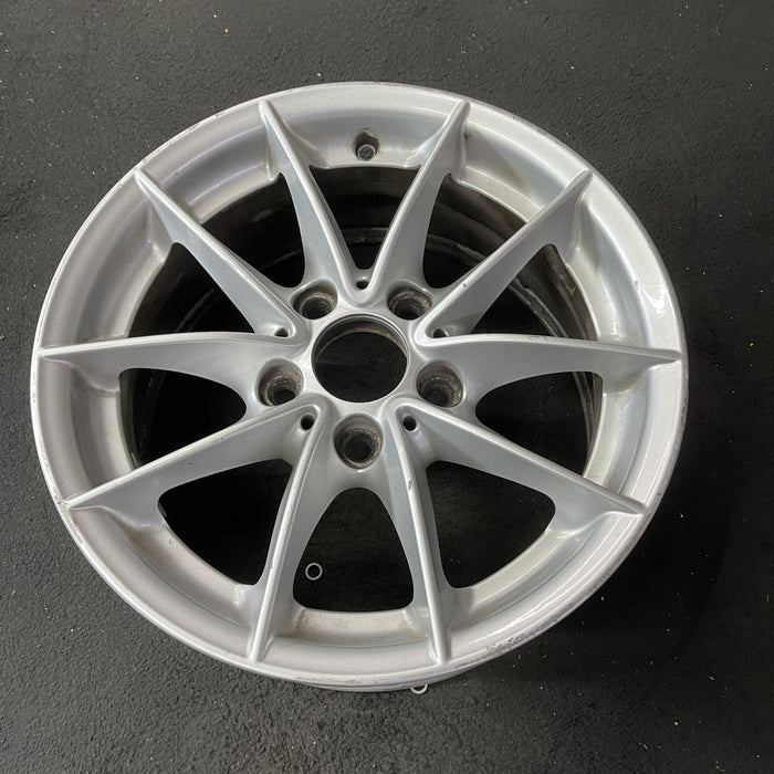 16" BMW 323i 08-11 16x7, alloy, 5 spoke, V spoke, narrow spoke Original OEM - Close-Up Detail