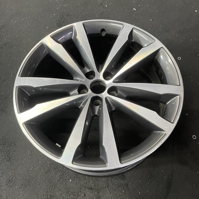 20" F-PACE 17-19 20x8.5 , 5 double spoke, w/notched spoke, machined face - Close-Up Detail