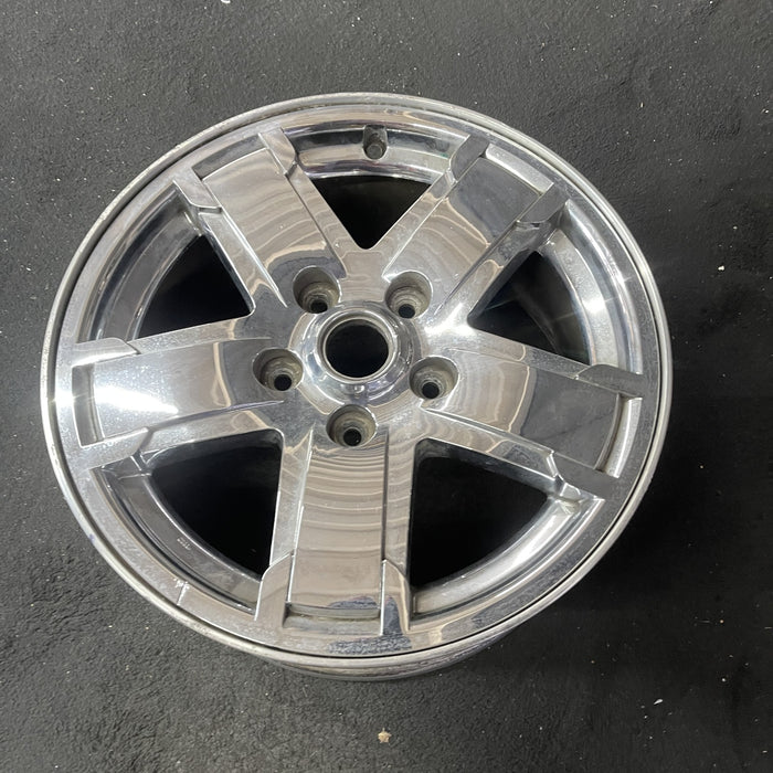 17" GRAND CHEROKEE 05 , Limited, chrome Original OEM Wheel Rim - Close-Up Detail