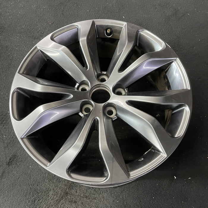 18" NX300 18-21 18x7.5 , , V spoke, Original OEM Wheel Rim - Close-Up Detail