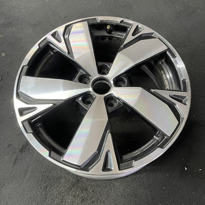 18" FORESTER 19 18x7 , w/machined face, 5 spoke Original OEM Wheel Rim - Close-Up Detail