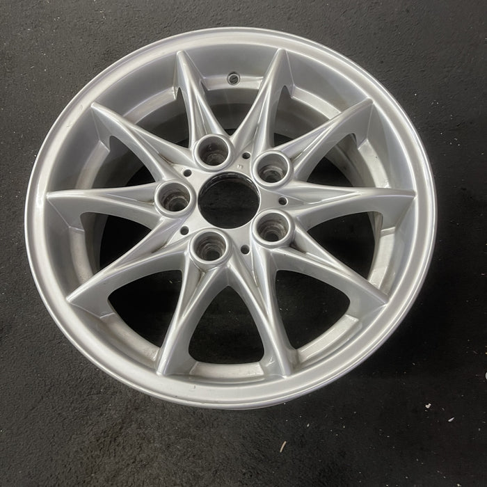16" BMW Z4 03-05 16x7 , 10 spoke Original OEM Wheel Rim - Close-Up Detail