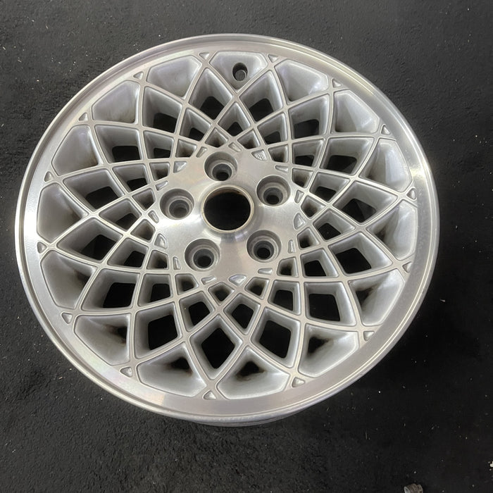 16" CONCORDE 93-95 16x7, aluminum Original OEM Wheel Rim - Close-Up Detail