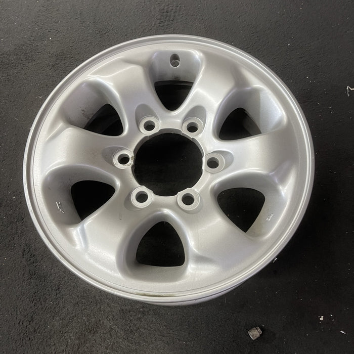 15" MONTERO 94-02 15x6, alloy Original OEM Wheel Rim - Close-Up Detail